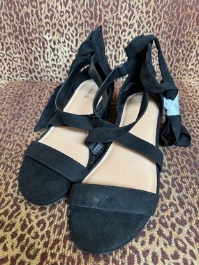 NEW Torrid Sueded Black Strappy Tie Around Ankle Heels Size 10WW Wide